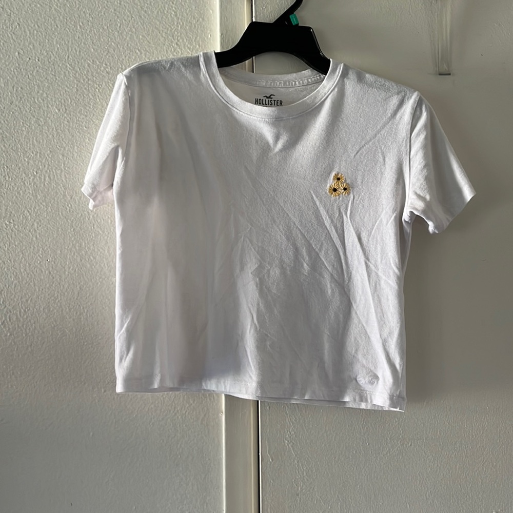 Beautiful white crop t-shirt